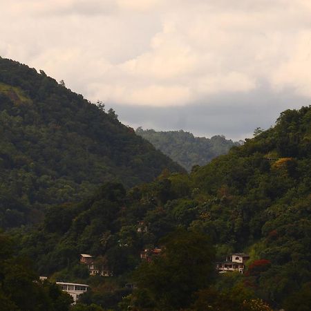 Sky Edge Homestay Kandy Buitenkant foto