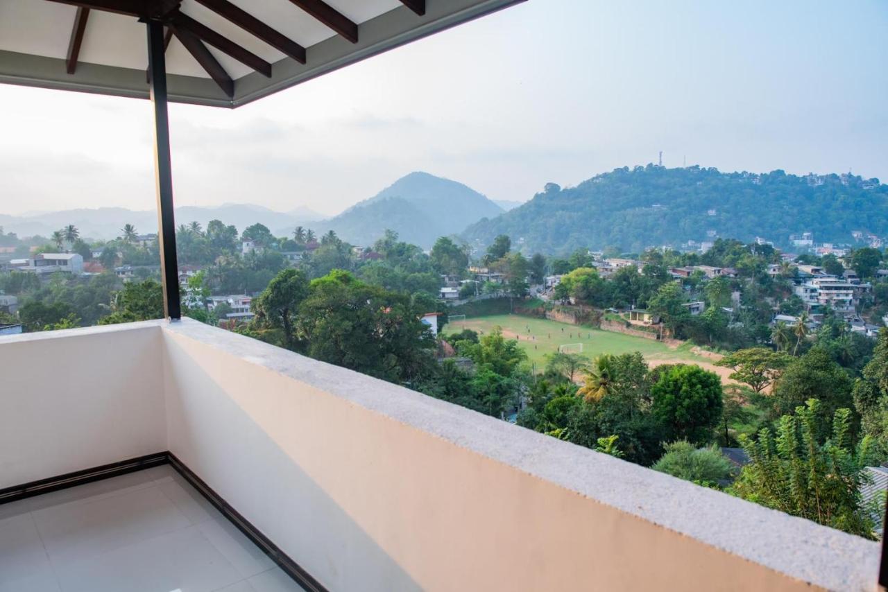 Sky Edge Homestay Kandy Buitenkant foto